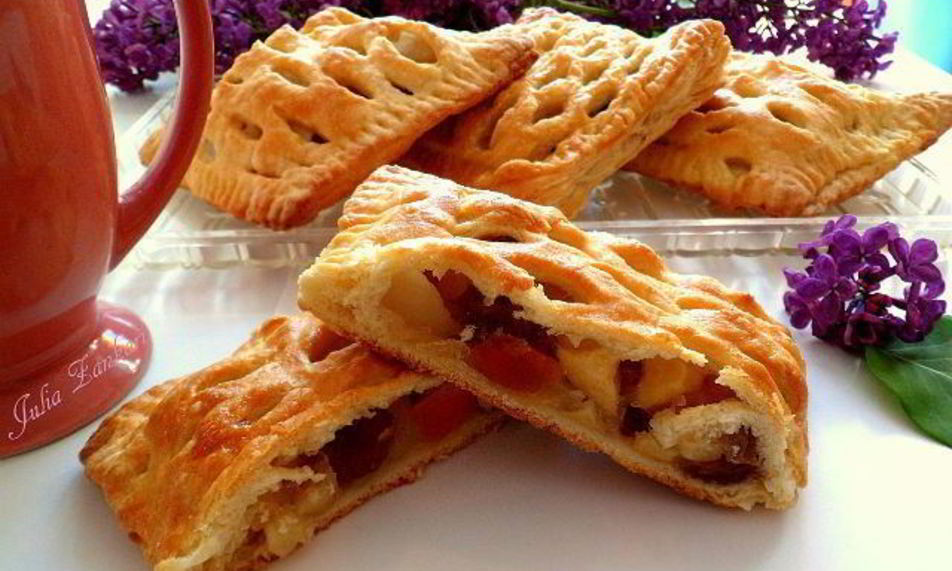 Рецепт мини-пирогов с яблоками, грушами и сухофруктами