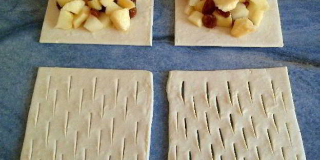 мини-пироги с яблоками, грушами и сухофруктами