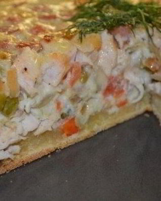 Открытый пирог с куриной грудкой и овощами