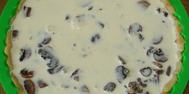 открытый пирог с шампиньонами