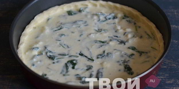 открытый пирог со шпинатом и сыром