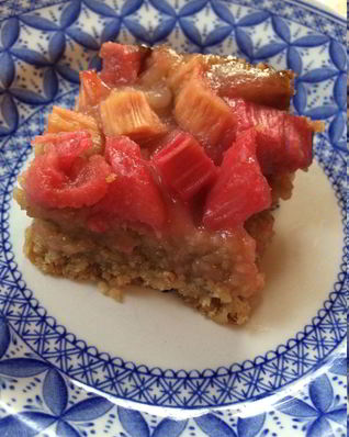 Овсяный пирог с ревенем