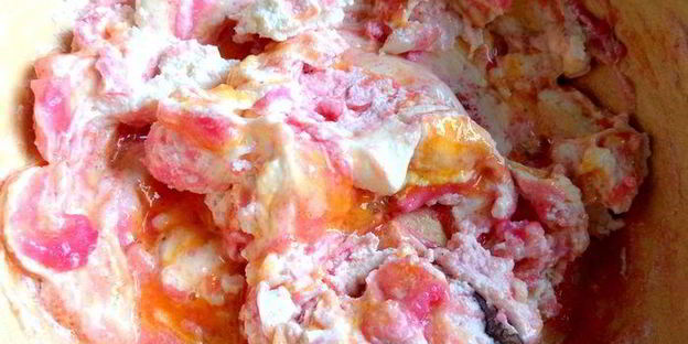 песочный пирог с фруктами в творожном муссе