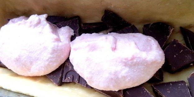 песочный пирог с фруктами в творожном муссе