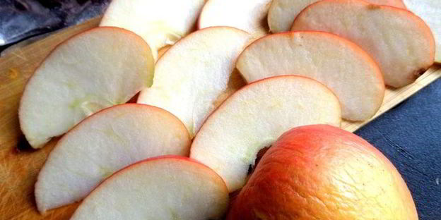 песочный пирог с фруктами в творожном муссе