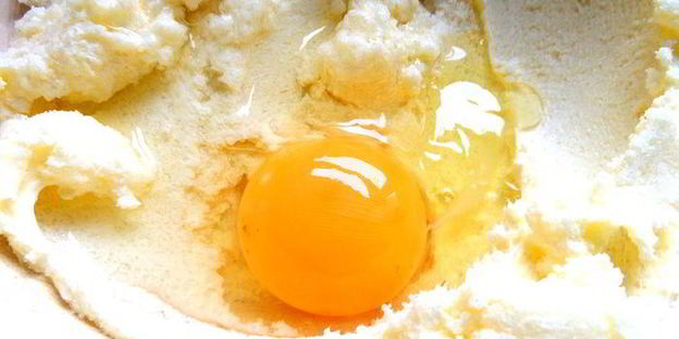 песочный пирог с фруктами в творожном муссе