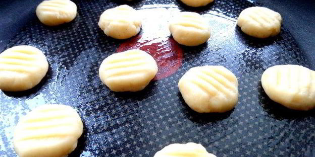 песочный пирог с фруктами в творожном муссе