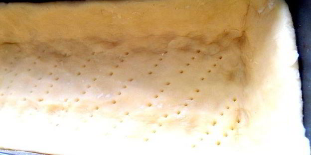 песочный пирог с фруктами в творожном муссе