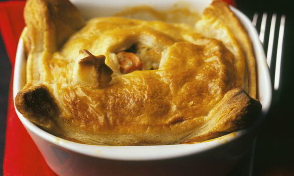 Рецепт пирога из слоеного теста с луком и яйцом