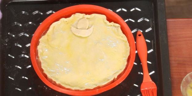 пирог из слоеного теста с шампиньонами