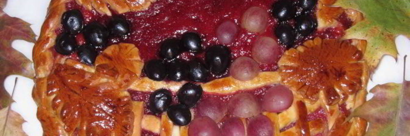 Пирог Корзина с виноградом