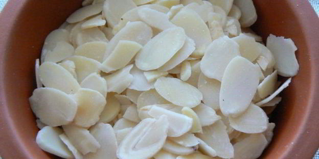 пирог с миндальным кремом