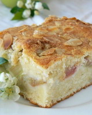 Пирог с ревенем и миндалем