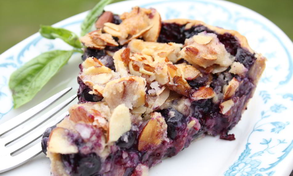 Рецепт пирога с творогом и черной смородиной