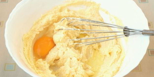 пирог с вишней и клубникой