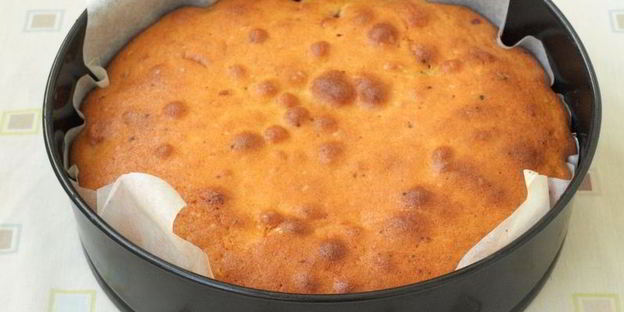 пирог с вишней и клубникой