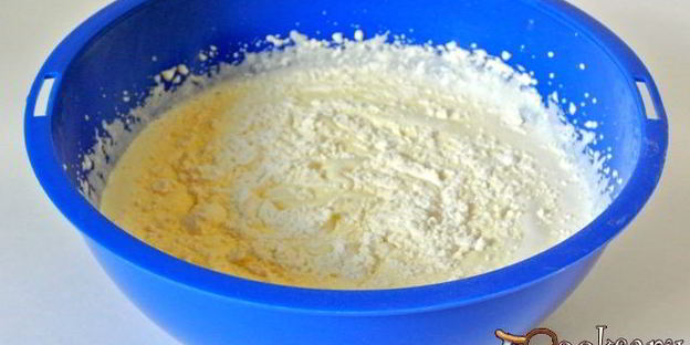 пирог со сливами в мультиварке