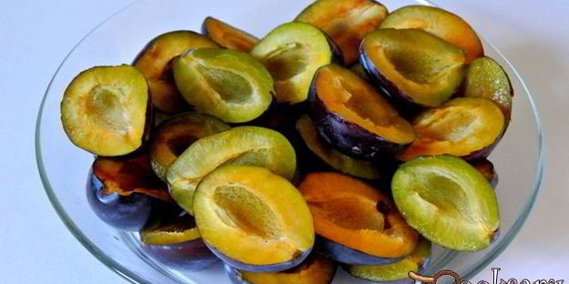 пирог со сливами в мультиварке