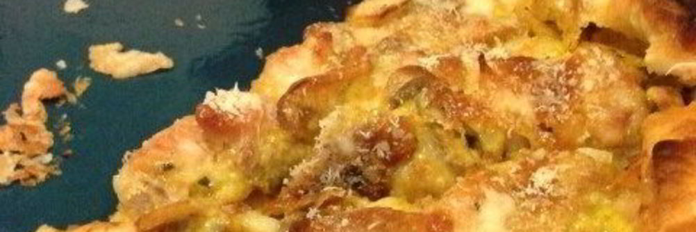 Слоеный пирог с курицей и грибами