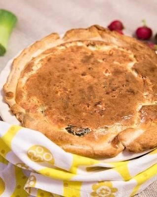 Сырный пирог с красной рыбой