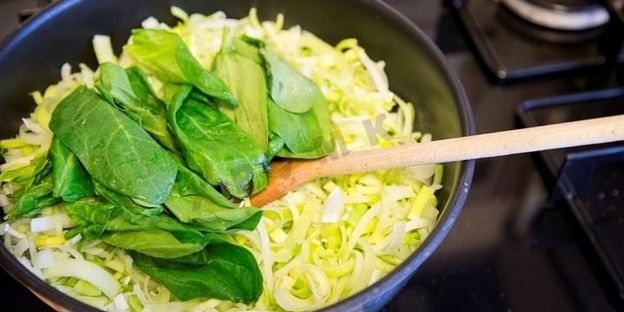 сырный пирог с красной рыбой