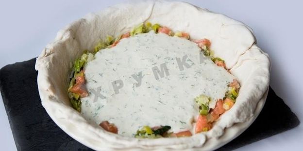 сырный пирог с красной рыбой