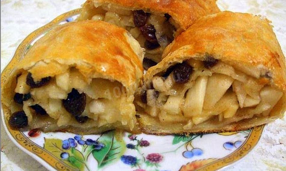 Рецепт яблочного слоеного пирога с изюмом и корицей