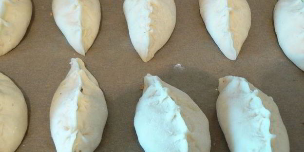 быстрые пирожки с капустой и сердечками