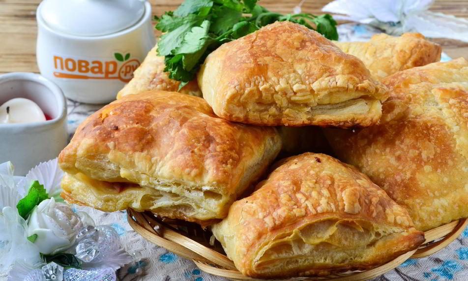 Рецепт быстрых пирожков с цыпленком и помидорами