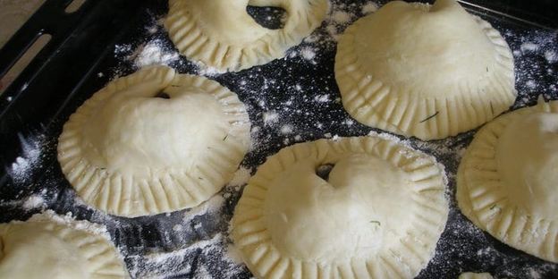 легкие пирожки с курицей и сыром