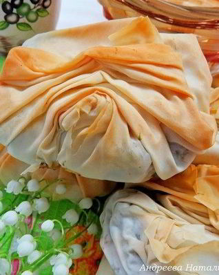 Пирожки плиссе с курицей и шпинатом из теста фило