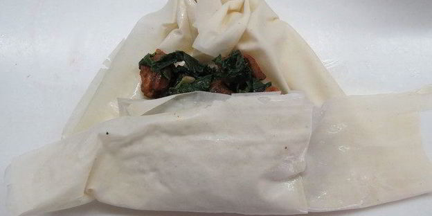 пирожки плиссе с курицей и шпинатом из теста фило