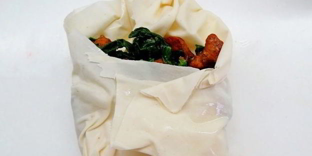 пирожки плиссе с курицей и шпинатом из теста фило