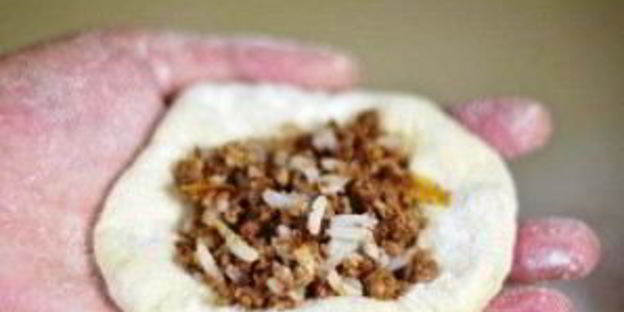 пирожки с мясом и рисом