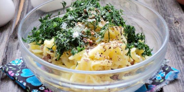 пирожки с печеночным паштетом и картофелем