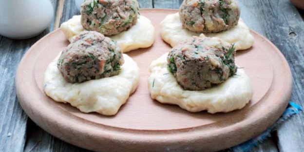 пирожки с печеночным паштетом и картофелем