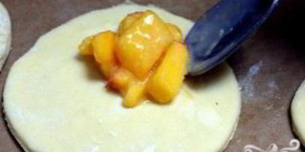 пирожки с персиками