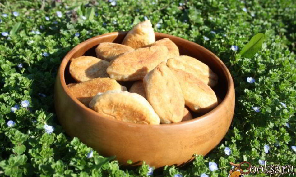 Рецепт пирожков с зеленым луком, сыром и яйцом