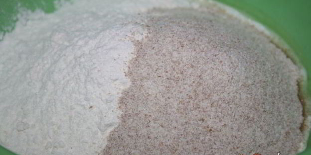 пирожки с зеленым луком, сыром и яйцом