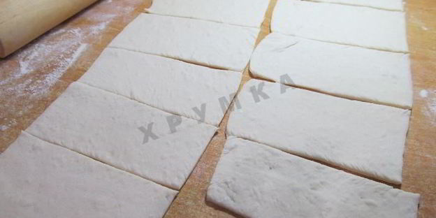 пирожки слоеные конвертики с сыром и ветчиной