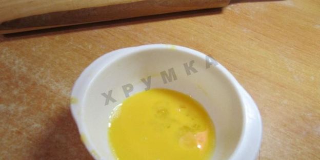 пирожки слоеные конвертики с сыром и ветчиной