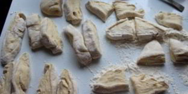 пирожки со сливой из дрожжевого теста