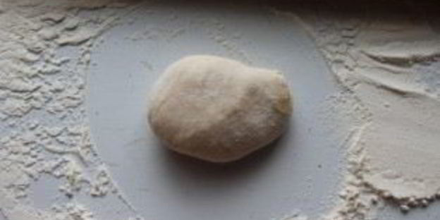 пирожки со сливой из дрожжевого теста