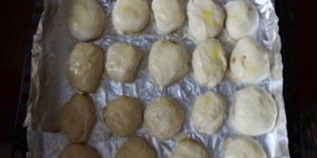 пирожки со сливой из дрожжевого теста