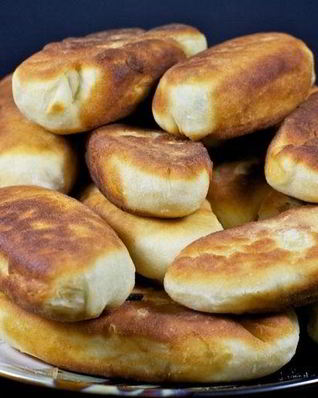 Пирожки, жареные на сковороде
