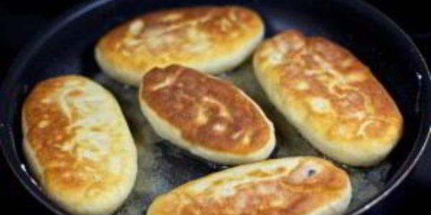 пирожки, жареные на сковороде