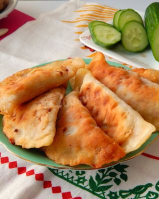 Пирожки жареные во фритюре с мясом