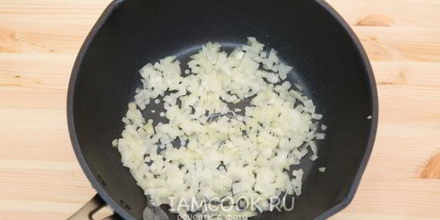 постные слоеные пирожки с квашеной капустой