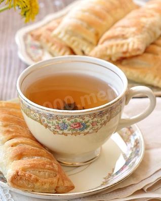 Слоеные пирожки с курицей