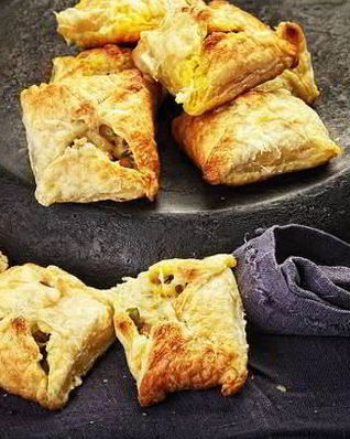 Слоеные пирожки с овощной начинкой